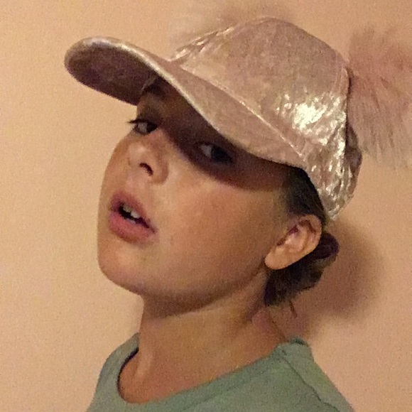 Meet your Posher, Makena - Picture 2 of 2